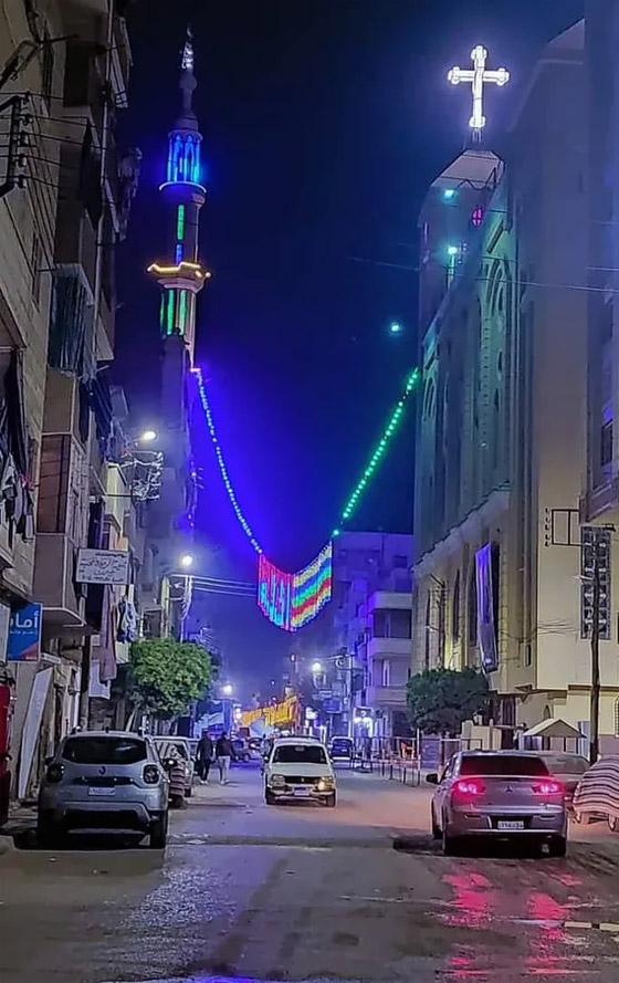 الجميع في استقبال رمضان في مصر.. كنيسة ومسجد يتشاركان بتعليق الزينة صورة رقم 3 الجميع في استقبال رمضان في مصر.. كنيسة ومسجد يتشاركان بتعليق الزينة صورة رقم 3