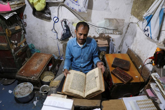 تجليد المصاحف والكتب..عمل ينتعش في اليمن خلال شهر رمضان صورة رقم 1