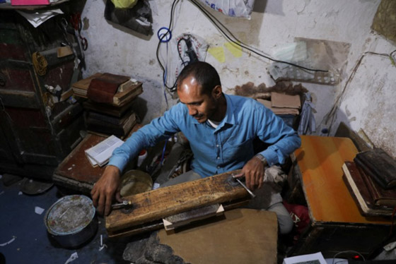 تجليد المصاحف والكتب..عمل ينتعش في اليمن خلال شهر رمضان صورة رقم 2