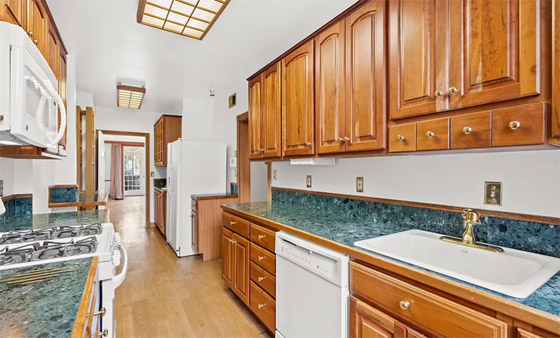 منزل جاكى وجون كينيدى فى واشنطن للبيع مقابل 2 مليون دولار صورة رقم 1