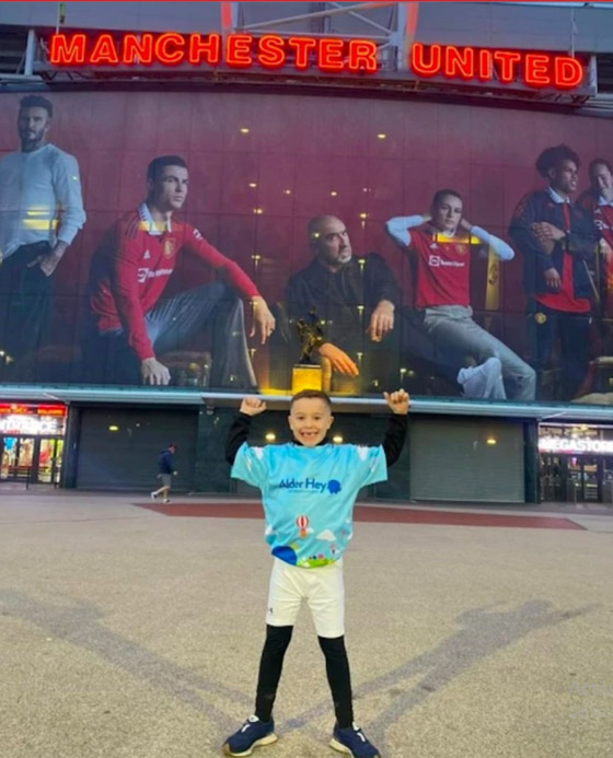 طفل في السابعة يمشي 65 كيلومتراً لعلاج ابن عمه صورة رقم 3