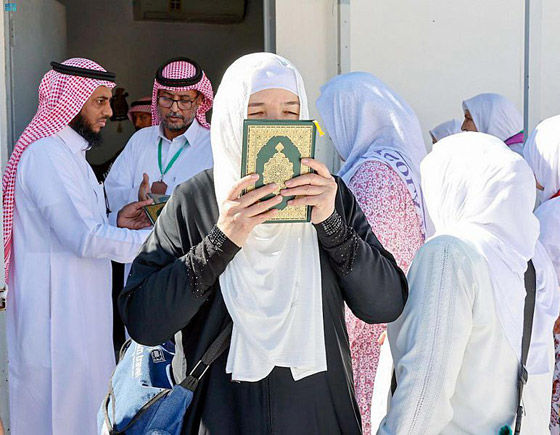 إهداء 30 ألف نسخة قرآن للمعتمرين خلال العشر الأوائل من رمضان صورة رقم 2