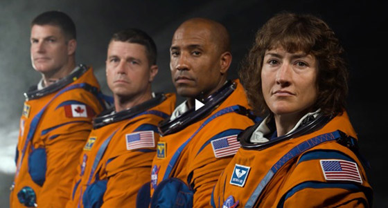 امرأة و3 رجال من 