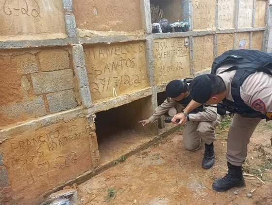 سُحبت حية من القبر.. حادثة غريبة لـ امرأة دُفنت 10 ساعات ونجت! صورة رقم 2 سُحبت حية من القبر.. حادثة غريبة لـ امرأة دُفنت 10 ساعات ونجت! صورة رقم 2