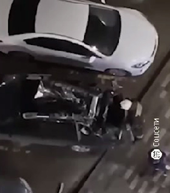 روسي سقط من 19 طابقا وارتطم بسيارة ثم يظهر كأن شيئا لم يكن! صورة رقم 4 روسي سقط من 19 طابقا وارتطم بسيارة ثم يظهر كأن شيئا لم يكن! صورة رقم 4