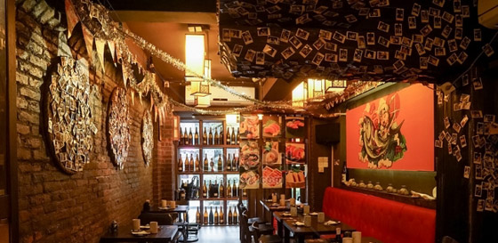 اترك تلفونك...مطعم يابانى يفرض شرطا غريبا على زبائنه أثناء تناول الطعام صورة رقم 2