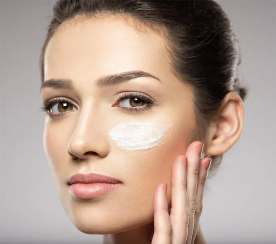 10 عادات تجميلية تسيء للبشرة والشعر أكثر مما تعتقدون صورة رقم 2