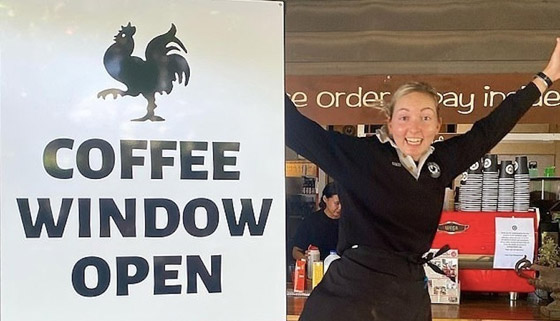 كيف حلّ هذا المقهى مشكلة نقص العمالة؟ صورة رقم 1