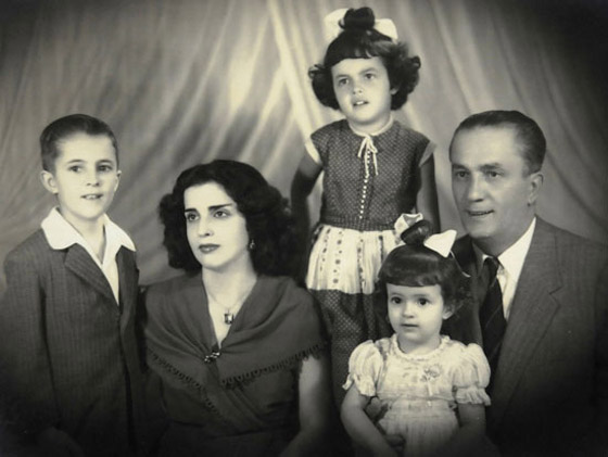 صور زعماء العالم من الطفولة حتى تقلدوا المناصب، منهم الملك سليمان ، اوباما، بوتين وروحاني صورة رقم 15 صور زعماء العالم من الطفولة حتى تقلدوا المناصب، منهم الملك سليمان ، اوباما، بوتين وروحاني صورة رقم 15
