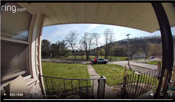 لص ينتحل شخصية سائق توصيل ويهاجم منزلاً بمسدسه.. والنتيجة صادمة صورة رقم 6