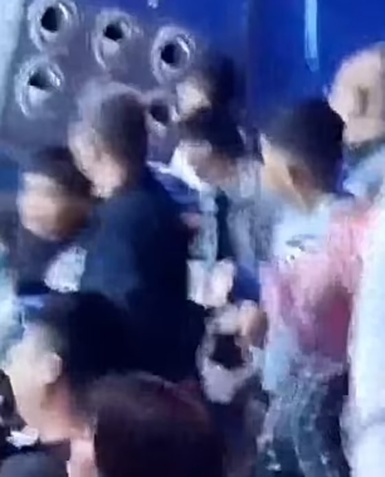 حالة من الذعر.. فرار أسدين من سيرك صيني أثناء العرض! صورة رقم 7 حالة من الذعر.. فرار أسدين من سيرك صيني أثناء العرض! صورة رقم 7