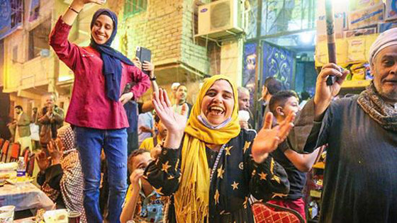 أطول مائدة رمضانية فى مصر بطول 2.5 كم.. الأهالى ينظمون إفطارا لـ10 آلاف صائم صورة رقم 4