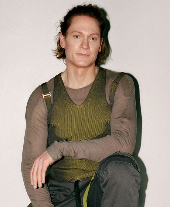 ملياردير أمريكي يتبادل بلازما الدم مع ابنه وأبيه السبعيني ليبدو بعمر 18 عاما! صورة رقم 9