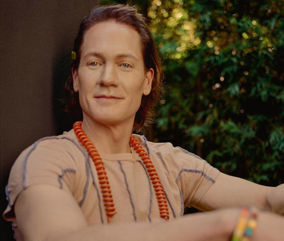 ملياردير أمريكي يتبادل بلازما الدم مع ابنه وأبيه السبعيني ليبدو بعمر 18 عاما! صورة رقم 16