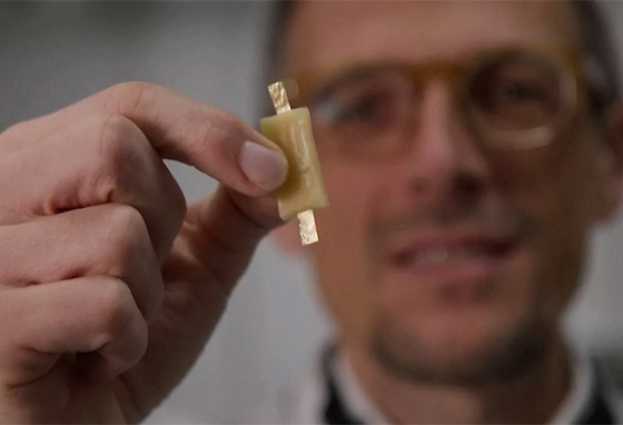 لمراقبة الجسم.. العلماء يبتكرون أول بطارية يمكن تناولها! صورة رقم 7