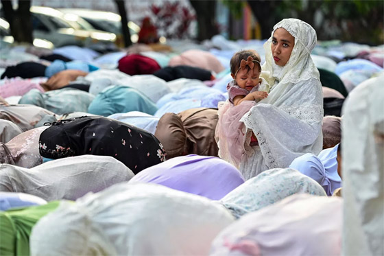 بالصور: الاحتفال بعيد الفطر حول العالم صورة رقم 2 بالصور: الاحتفال بعيد الفطر حول العالم صورة رقم 2