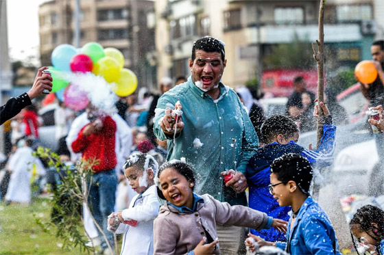 بالصور: الاحتفال بعيد الفطر حول العالم صورة رقم 5 بالصور: الاحتفال بعيد الفطر حول العالم صورة رقم 5