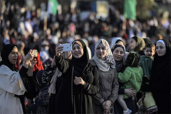 بالصور: الاحتفال بعيد الفطر حول العالم صورة رقم 12 بالصور: الاحتفال بعيد الفطر حول العالم صورة رقم 12