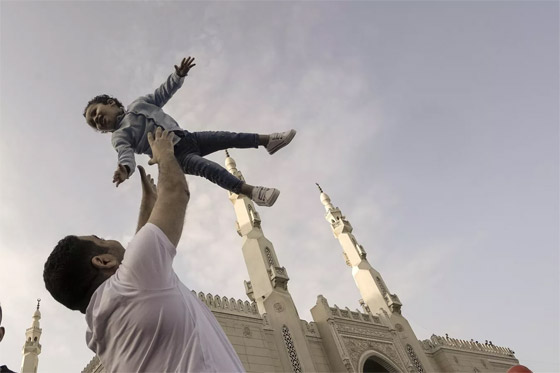بالصور: الاحتفال بعيد الفطر حول العالم صورة رقم 16 بالصور: الاحتفال بعيد الفطر حول العالم صورة رقم 16