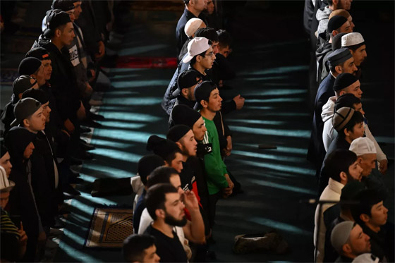 بالصور: الاحتفال بعيد الفطر حول العالم صورة رقم 17 بالصور: الاحتفال بعيد الفطر حول العالم صورة رقم 17