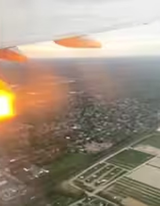 موقف مرعب لاحتراق المحرك.. ألسنة النيران تلتهم طائرة ركاب في الجو صورة رقم 8 موقف مرعب لاحتراق المحرك.. ألسنة النيران تلتهم طائرة ركاب في الجو صورة رقم 8