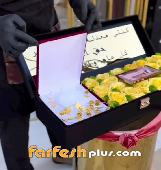 أردني يهدي زوجته 30 ليرة ذهب (45 ألف دولار) لتعبها في رمضان.. ومفاجأة لأهلها صورة رقم 3 أردني يهدي زوجته 30 ليرة ذهب (45 ألف دولار) لتعبها في رمضان.. ومفاجأة لأهلها صورة رقم 3