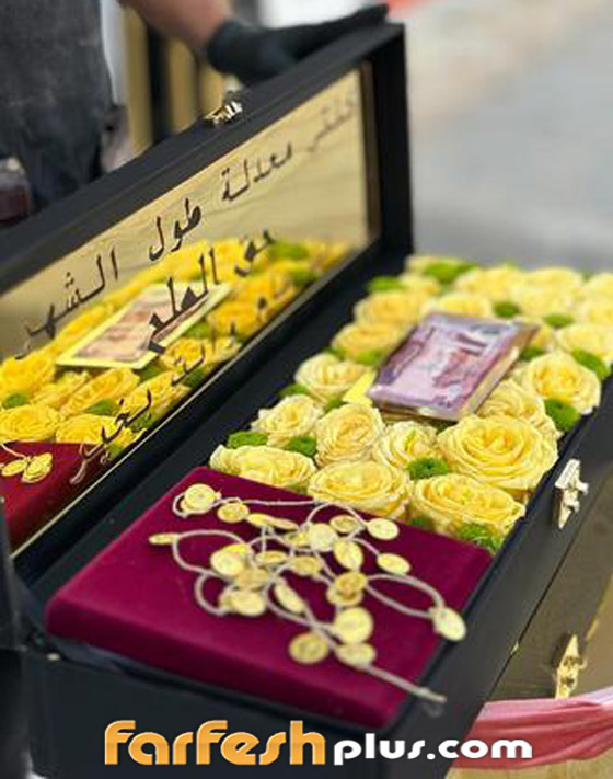 أردني يهدي زوجته 30 ليرة ذهب (45 ألف دولار) لتعبها في رمضان.. ومفاجأة لأهلها صورة رقم 4 أردني يهدي زوجته 30 ليرة ذهب (45 ألف دولار) لتعبها في رمضان.. ومفاجأة لأهلها صورة رقم 4