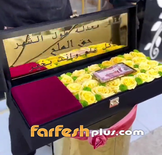 أردني يهدي زوجته 30 ليرة ذهب (45 ألف دولار) لتعبها في رمضان.. ومفاجأة لأهلها صورة رقم 1 أردني يهدي زوجته 30 ليرة ذهب (45 ألف دولار) لتعبها في رمضان.. ومفاجأة لأهلها صورة رقم 1