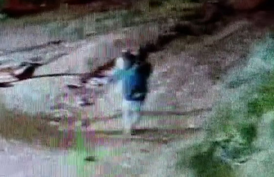 باعت طفلتها لشراء المخدرات.. كاميرا وثقت أخذ ابنة الـ3 أعوام وقتلها! صورة رقم 3 باعت طفلتها لشراء المخدرات.. كاميرا وثقت أخذ ابنة الـ3 أعوام وقتلها! صورة رقم 3
