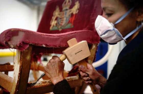 صُنعت منذ 7 قرون.. كراسٍ تاريخية في مراسم تتويج الملك تشارلز صورة رقم 2