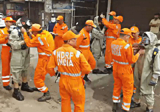 جثث زرقاء.. تسرب للغاز أمام محل ألبان يتسبب بكارثة في الهند صورة رقم 4 جثث زرقاء.. تسرب للغاز أمام محل ألبان يتسبب بكارثة في الهند صورة رقم 4