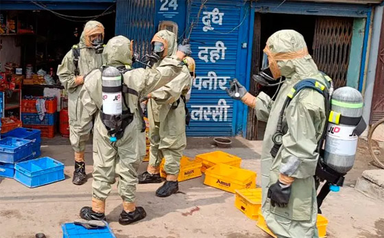 جثث زرقاء.. تسرب للغاز أمام محل ألبان يتسبب بكارثة في الهند صورة رقم 5 جثث زرقاء.. تسرب للغاز أمام محل ألبان يتسبب بكارثة في الهند صورة رقم 5