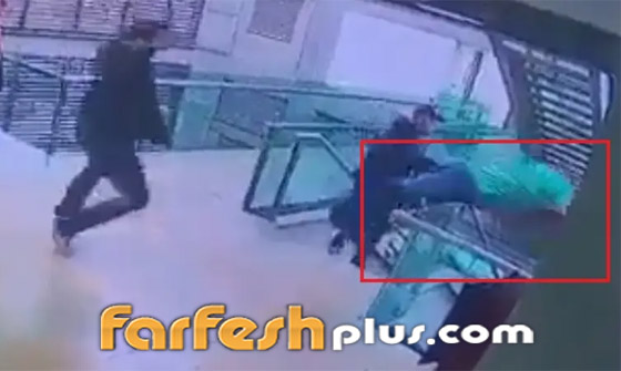 فيديو صادم: سجين قفز من أعلى الدرج أمام حراسه ليلقى حتفه! صورة رقم 1 فيديو صادم: سجين قفز من أعلى الدرج أمام حراسه ليلقى حتفه! صورة رقم 1