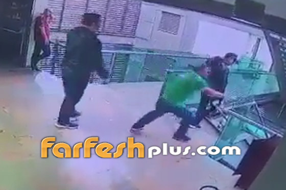 فيديو صادم: سجين قفز من أعلى الدرج أمام حراسه ليلقى حتفه! صورة رقم 3 فيديو صادم: سجين قفز من أعلى الدرج أمام حراسه ليلقى حتفه! صورة رقم 3