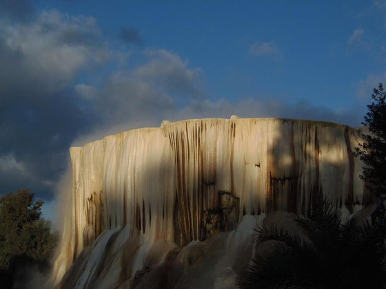 ثاني أسخن الينابيع الحارة في العالم.. 