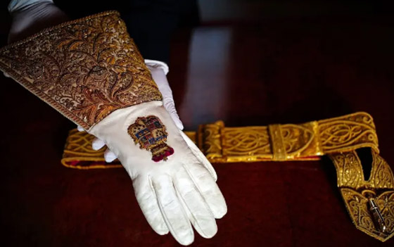 هذه هي تفاصيل إطلالة الملك تشارلز الثالث في حفل تتويجه صورة رقم 5