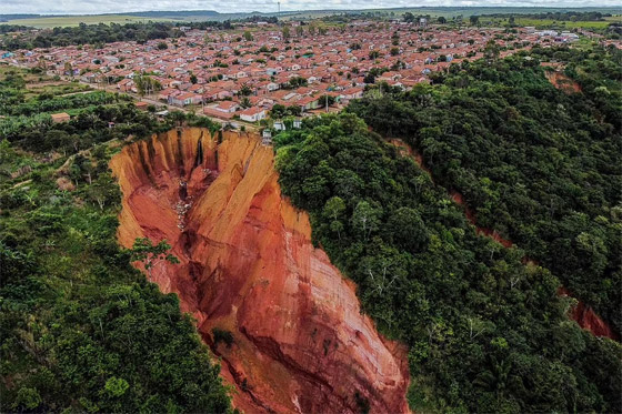 مدينة برازيلية قد تبتلعها الأرض! 73 ألف نسمة مهددون بانهيارات أرضية ضخمة صورة رقم 1