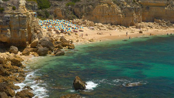 البحر والشمس والطبيعة.. جولة على 11 من أجمل شواطئ الأحلام بأوروبا صورة رقم 1 البحر والشمس والطبيعة.. جولة على 11 من أجمل شواطئ الأحلام بأوروبا صورة رقم 1