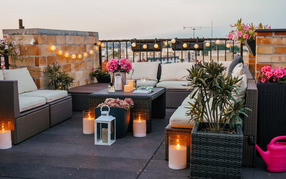 أفكار الديكور لجلسات السطح البسيطة لربيع وصيف 2023 صورة رقم 2