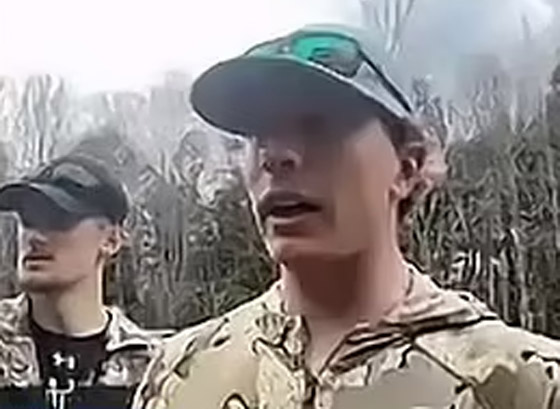 فيديو: لحظة العثور على طفل تاه في غابة ليومين أثناء التخييم صورة رقم 6