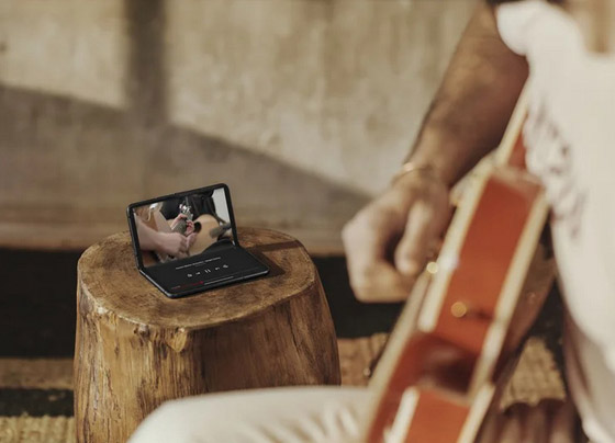 أول هاتف قابل للطي من أول هاتف قابل للطي من