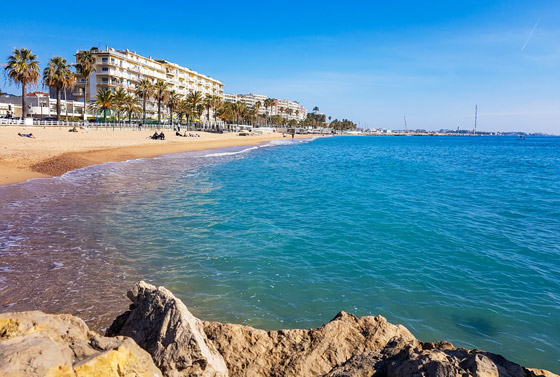 جولة على أشهر وأجمل الشواطئ عند السياحة في مدينة كان الفرنسية صورة رقم 1 جولة على أشهر وأجمل الشواطئ عند السياحة في مدينة كان الفرنسية صورة رقم 1