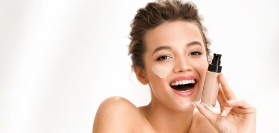 تجعلك تبدين أكبر سناً.. أخطاء استخدام كريم الأساس صورة رقم 6