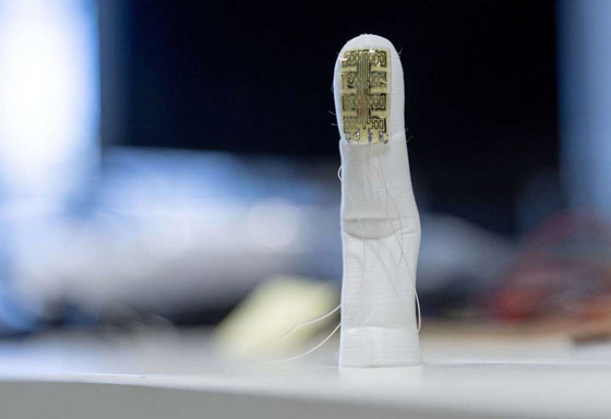 الشعور باللمس.. تقنية علمية تمنح أملا لمبتوري اليد.. فيديو صورة رقم 5 الشعور باللمس.. تقنية علمية تمنح أملا لمبتوري اليد.. فيديو صورة رقم 5