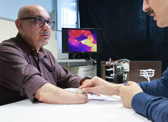 الشعور باللمس.. تقنية علمية تمنح أملا لمبتوري اليد.. فيديو صورة رقم 11 الشعور باللمس.. تقنية علمية تمنح أملا لمبتوري اليد.. فيديو صورة رقم 11