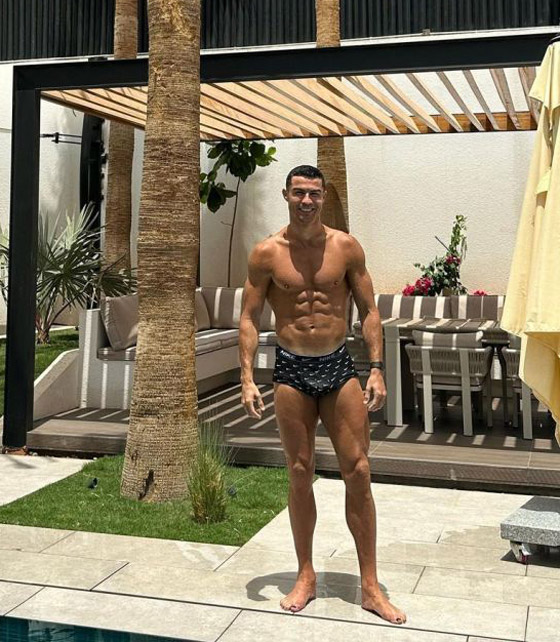 أغلى 7 مرات من.. كم يبلغ سعر ساعة رونالدو التي ظهر بها بالسعودية؟ صورة رقم 4 أغلى 7 مرات من.. كم يبلغ سعر ساعة رونالدو التي ظهر بها بالسعودية؟ صورة رقم 4