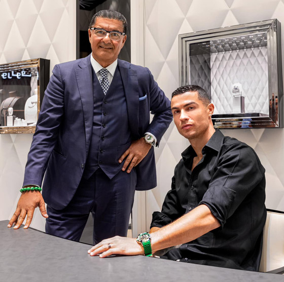 أغلى 7 مرات من.. كم يبلغ سعر ساعة رونالدو التي ظهر بها بالسعودية؟ صورة رقم 3 أغلى 7 مرات من.. كم يبلغ سعر ساعة رونالدو التي ظهر بها بالسعودية؟ صورة رقم 3