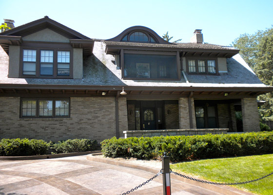 من بائع علكة لأغنى رجل بالعالم! وارن بافيت يعلم درسا بصناعة الثروة صورة رقم 7