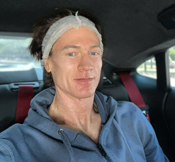 ملياردير أمريكي يتبادل بلازما الدم مع ابنه وأبيه السبعيني ليبدو بعمر 18 عاما! صورة رقم 7