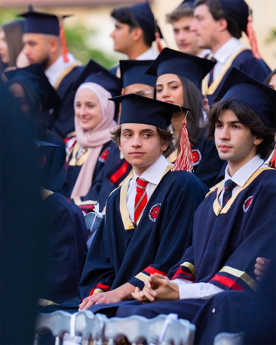 أفراح العائلة الملكية الأردنية تتوالى مع تخرج الأمير الصغير هاشم.. صور صورة رقم 9
